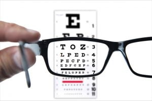Pelajari Terapi Mata Minus untuk Masalah Penglihatan yang Buram