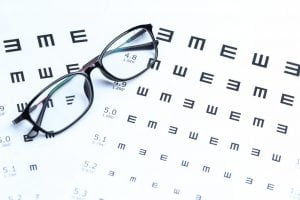 Tahukah Anda Risiko Kelainan Refraksi pada Optik Mata?