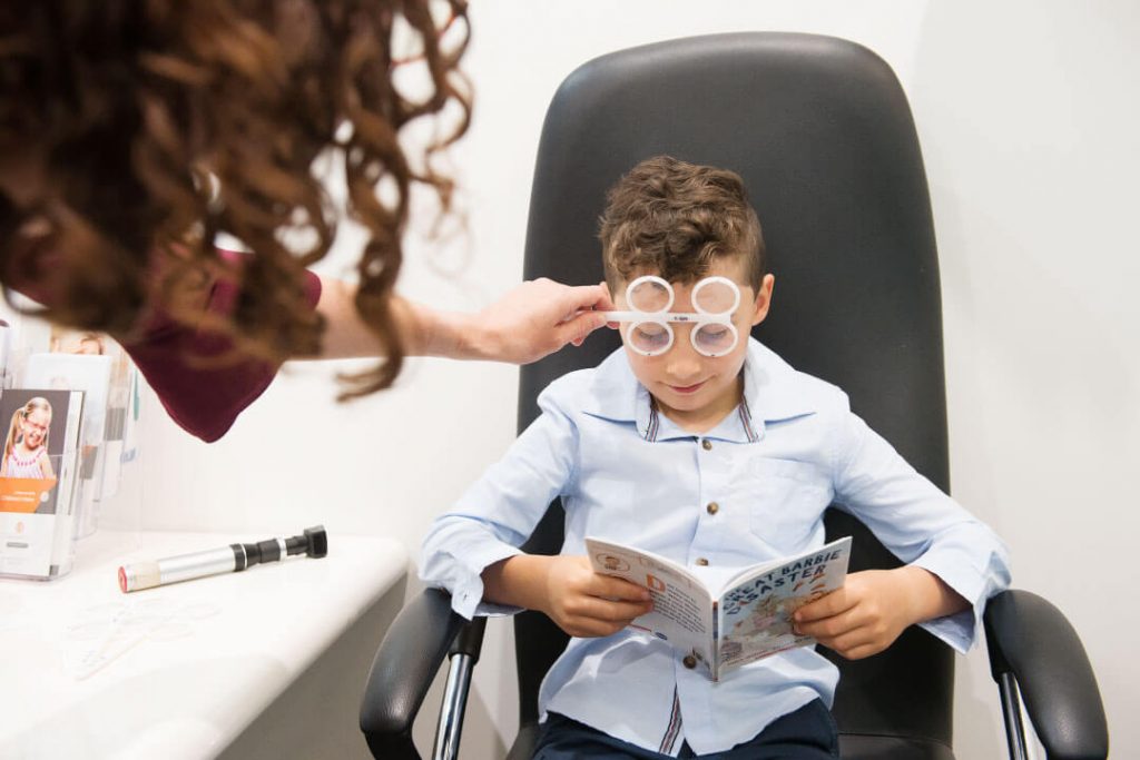 10 Tanda Bahwa Anak Anda Membutuhkan Vision Therapy