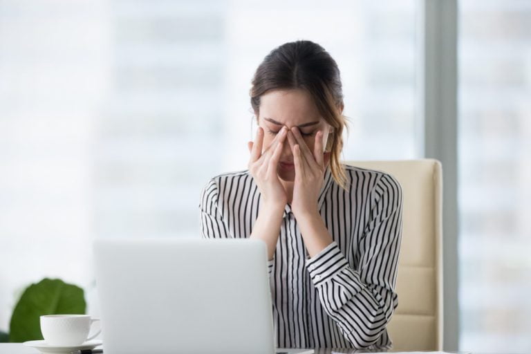 Lakukan 4 Kebiasaan Berikut untuk Mencegah Computer Vision Syndrome