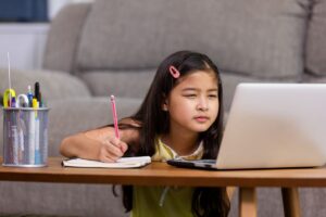 Miopia Anak Terus Memburuk? Ini Cara Benar Mengelolanya Tanpa Harapan Palsu