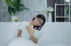 Anak Malu Pakai Kacamata? Ini 10 Cara Jitu Bikin Si Kecil Percaya Diri & Rajin Pakai Kacamata!