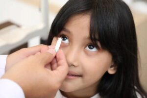 Ortho-K: Solusi Canggih Kurangi Rabun Jauh Anak Saat Tidur