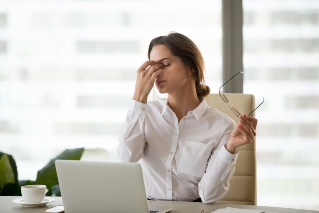 Waspada Kelelahan Mata! Ini 5 Tips Jitu Supaya Mata Segar dan Bebas Sakit Kepala Saat Membaca