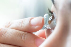 Mata Minus Tinggi Pasrah Begitu Saja? Solusinya Kenali Dulu Lensa Scleral Lebih Jauh!