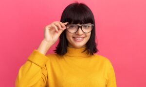 Mengenali Tanda Tak Terduga: Kapan Anda Sebenarnya Membutuhkan Kacamata Minus?