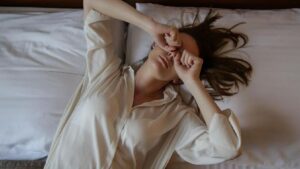 Penyebab Penglihatan Kabur Saat Bangun Tidur dan Cara Mengatasinya