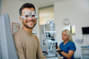 Seberapa Penting Menggunakan Kacamata Jika Mengalami Astigmatisme (Silinder)?