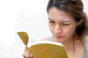 Sering Memicingkan Mata? Bisa Jadi Tanda Anda Mengalami Mata Minus!