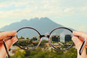 Bagaimana Miopia Mempengaruhi Kehidupan Anda? Dari Mengemudi hingga Belajar!