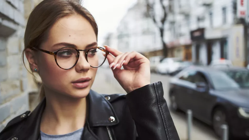 Mengalami Mata Minus Lama-Lama Bisa Mengalami Mata Malas Juga?