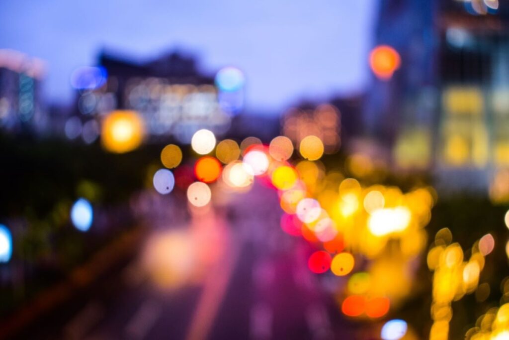 Bagaimana Tanda Penglihatan Seseorang yang Mengalami Mata Silinder (Astigmatisme)?