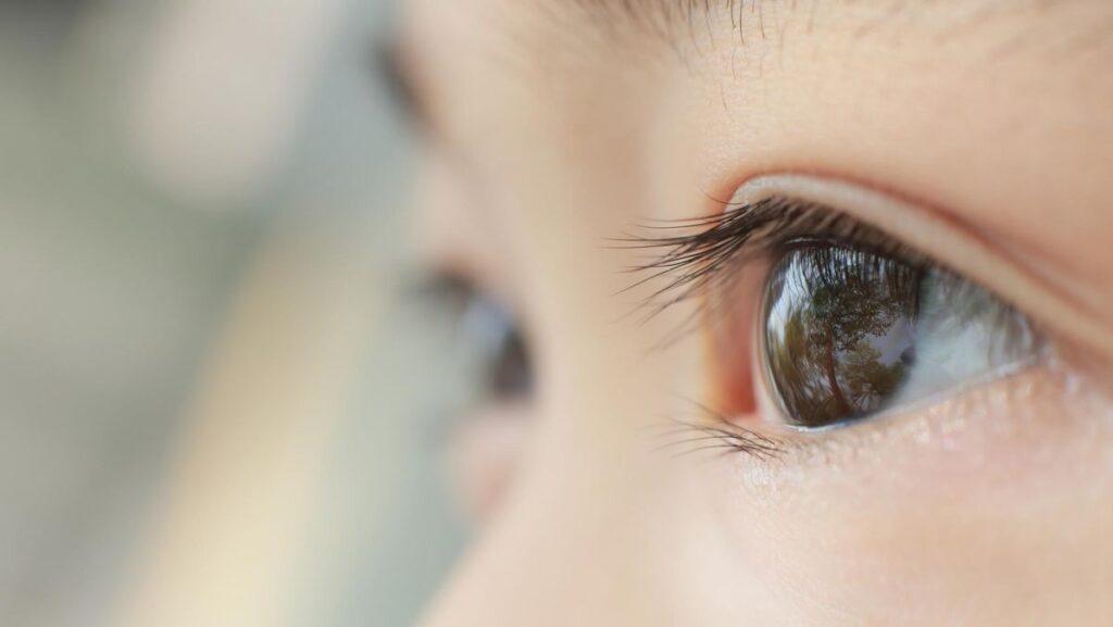 Mata Seperti Tertutup Kabut? Waspadai Kondisi Serius di Baliknya!