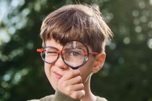 Anak Baru Masuk Sekolah Tetapi Sudah Kesulitan Melihat Objek Jauh?