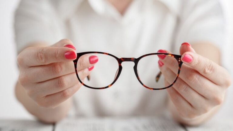 Lensa Kacamata Bukan Lagi Pasif: Kenali Perannya dalam Pengendalian Miopia