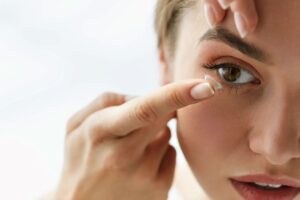 Mata Kering Tak Kunjung Membaik? Scleral Lens Bisa Jadi Solusi Jangka Panjang