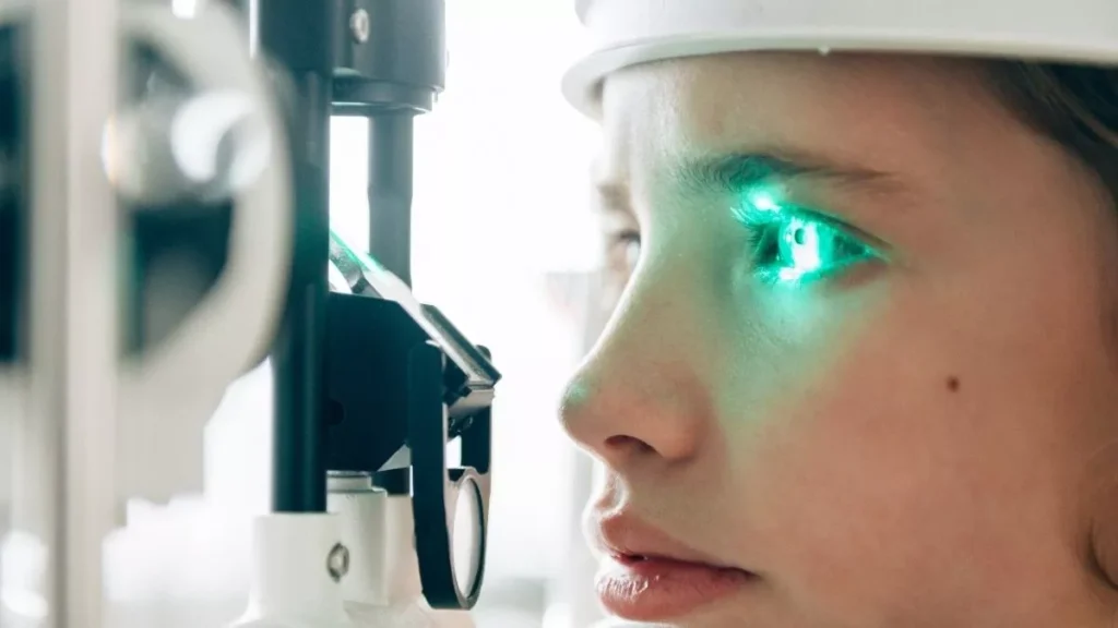 Meski Tidak Berkacamata, Tetap Penting untuk Periksa Mata Rutin!