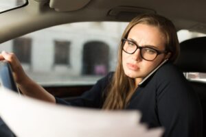 Kacamata Lama Bisa Jadi Masalah: Kapan Waktu Tepat Menggantinya?