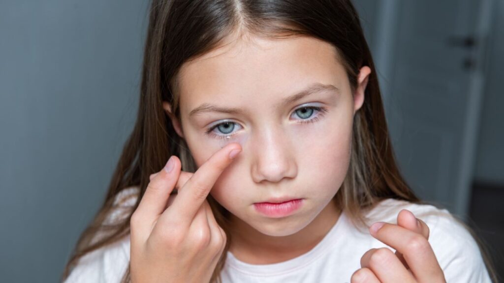 Ketahui Solusi Bebas Kacamata Siang dan Malam dengan Alternatif yang Satu ini!