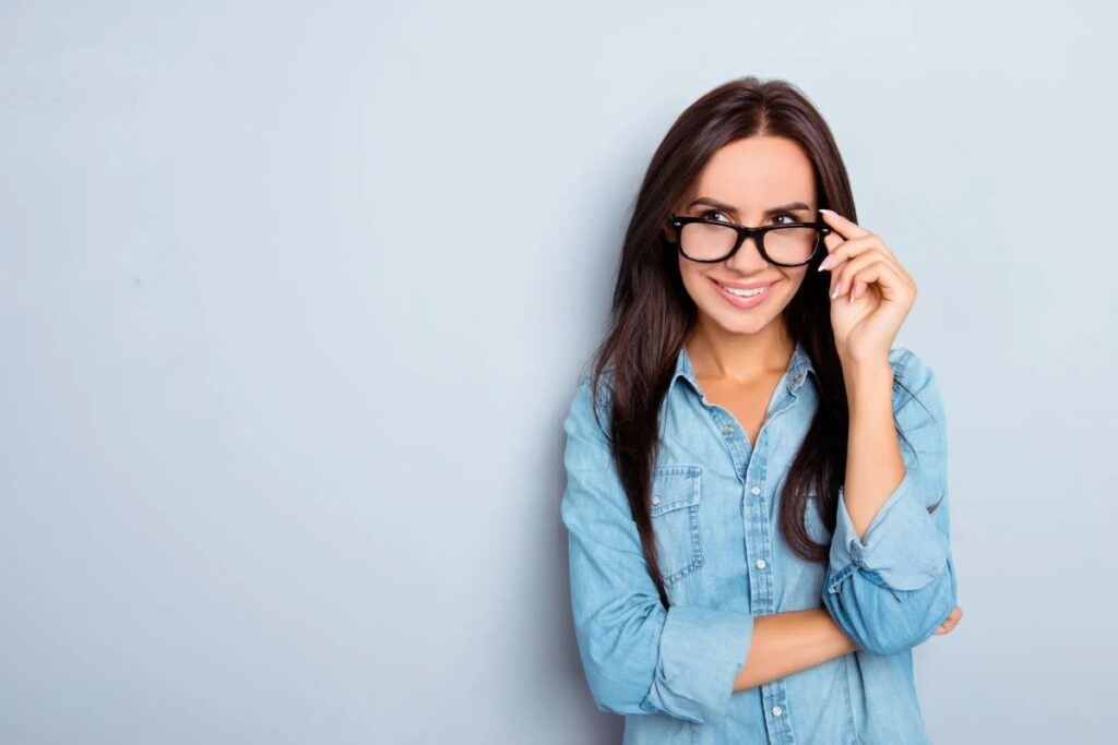 Kacamata Longgar dan Sering Melorot? Kenali Penyebab dan Cara Mengatasinya