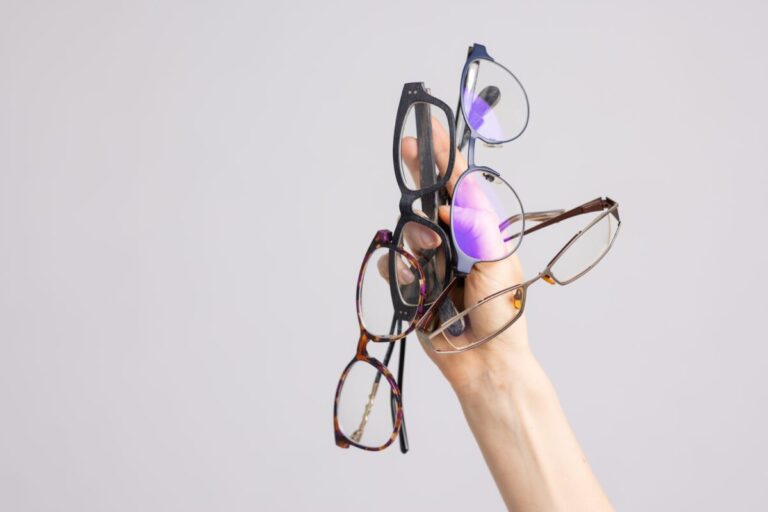 Solusi Tepat Ketika Kacamata Rusak: Perbaiki atau Ganti Baru?