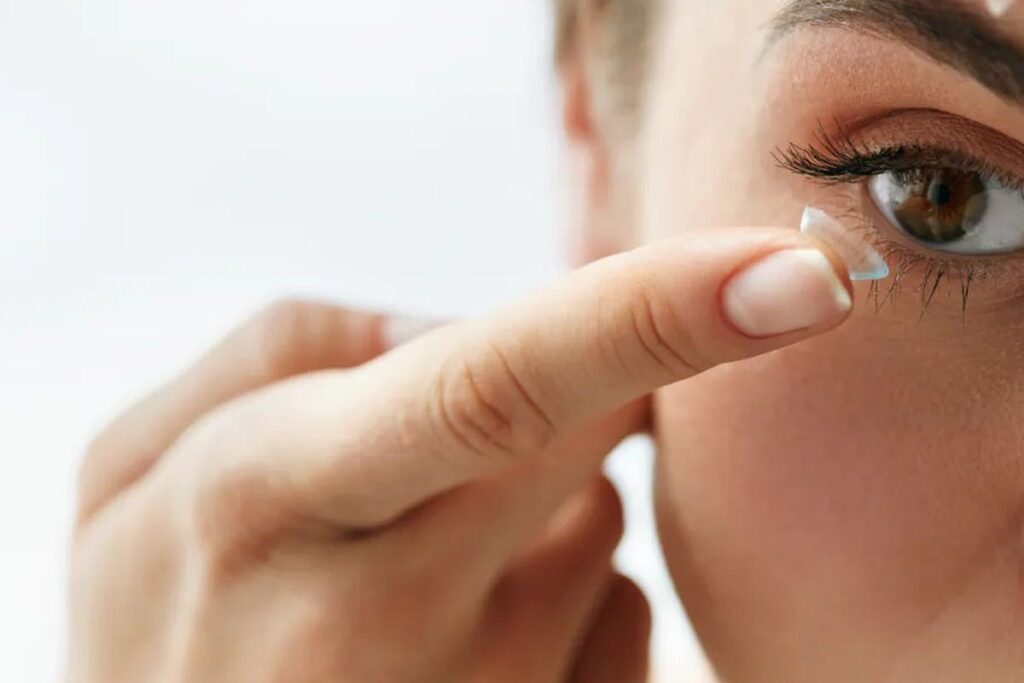 Mengalami Mata Minus? Kenali Apa Saja Alat Bantu Penglihatan yang Efektif dan Terbaik