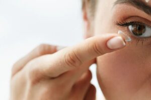 Mengalami Mata Minus? Kenali Apa Saja Alat Bantu Penglihatan yang Efektif dan Terbaik