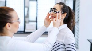 Apakah Bisa Melakukan Pemeriksaan Mata di Optik Kacamata?