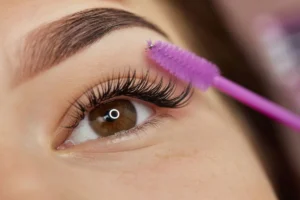 Ketahui Efek Samping Sering Pakai Eyelash Extension, Ternyata Bisa Membahayakan!
