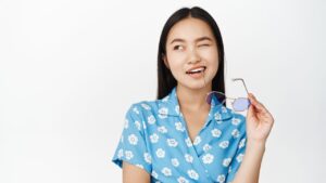Rahasia Menjaga Mata Tetap Jernih di Tengah Paparan Gadget dan Polusi
