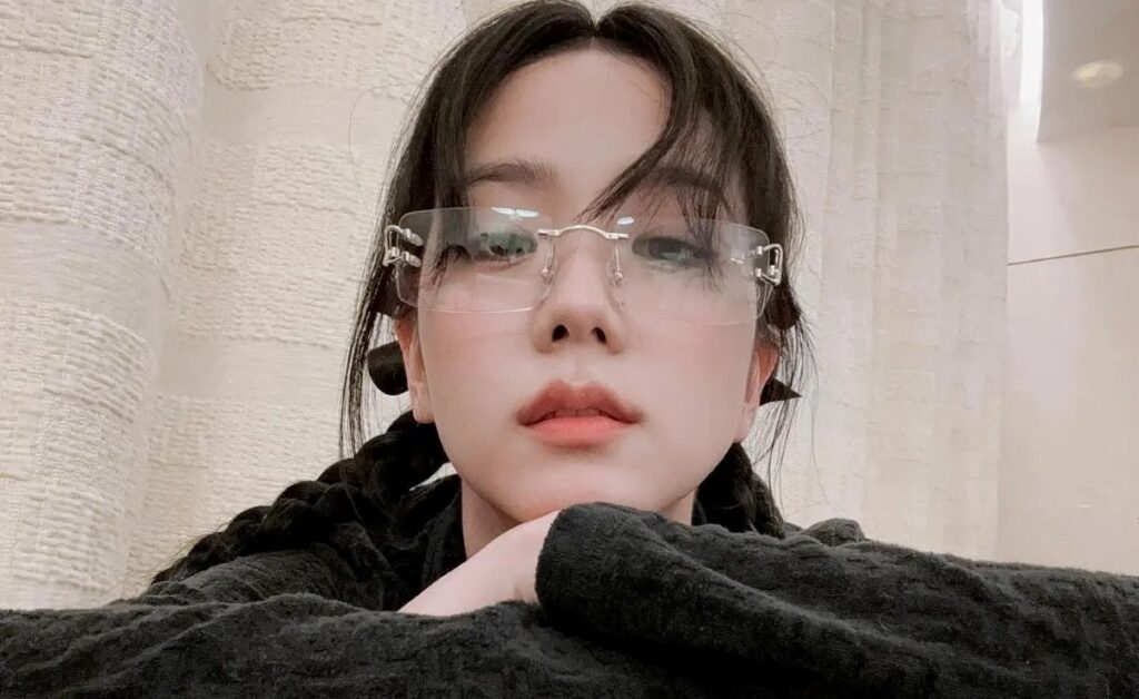 Sebelum Pakai Kacamata Rimless, Pahami Dulu Kelebihan dan Kekurangannya