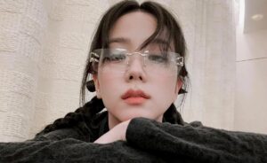 Sebelum Pakai Kacamata Rimless, Pahami Dulu Kelebihan dan Kekurangannya