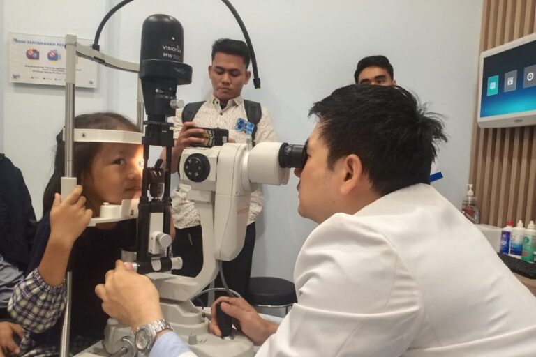 Mata Anak Sehat, Belajar Makin Hebat: Kapan Harus Periksa ke Optik Kaca Mata?